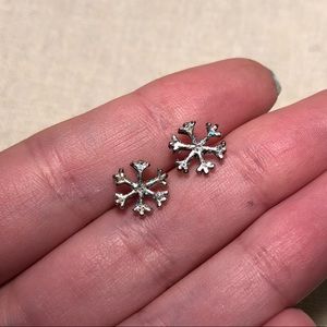 ❄️ Silver & glitter snowflake studs ❄️
